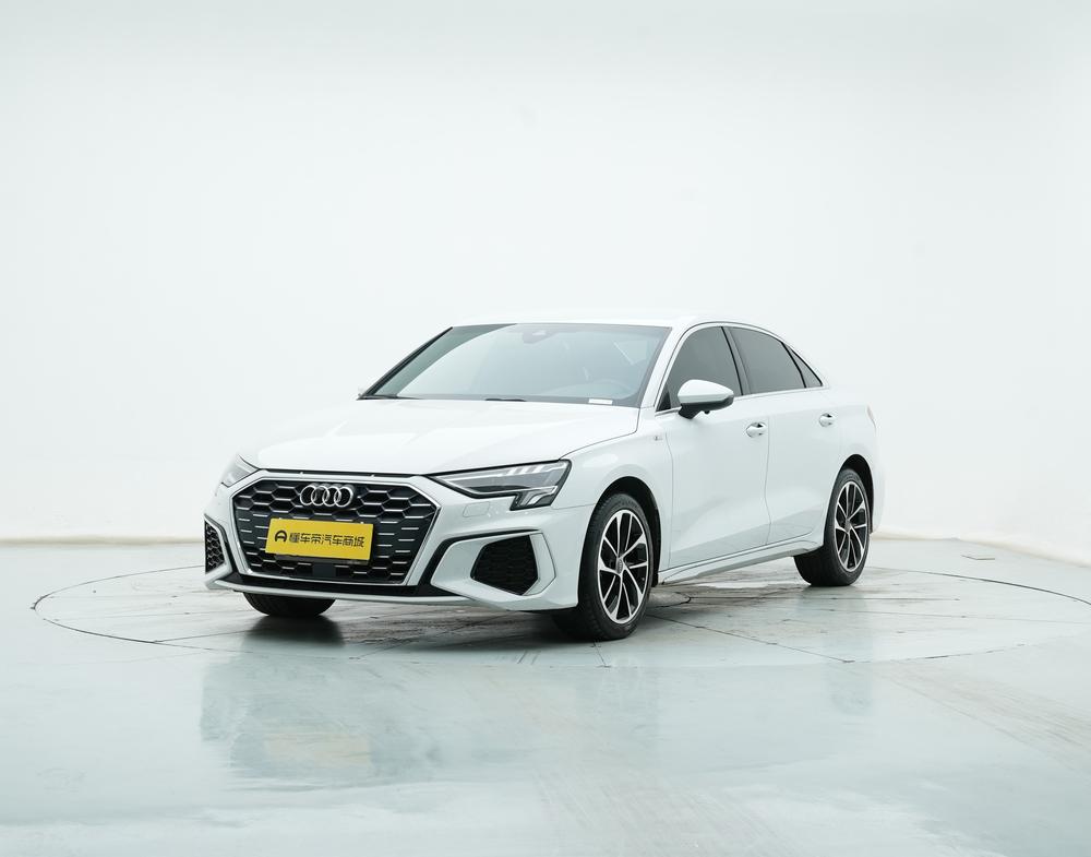 Audi A3 2021 — фото автомобиля