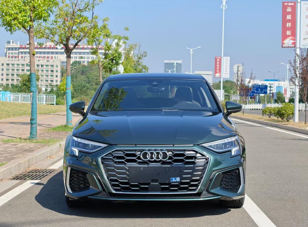 Audi A3 2021 — фото автомобиля