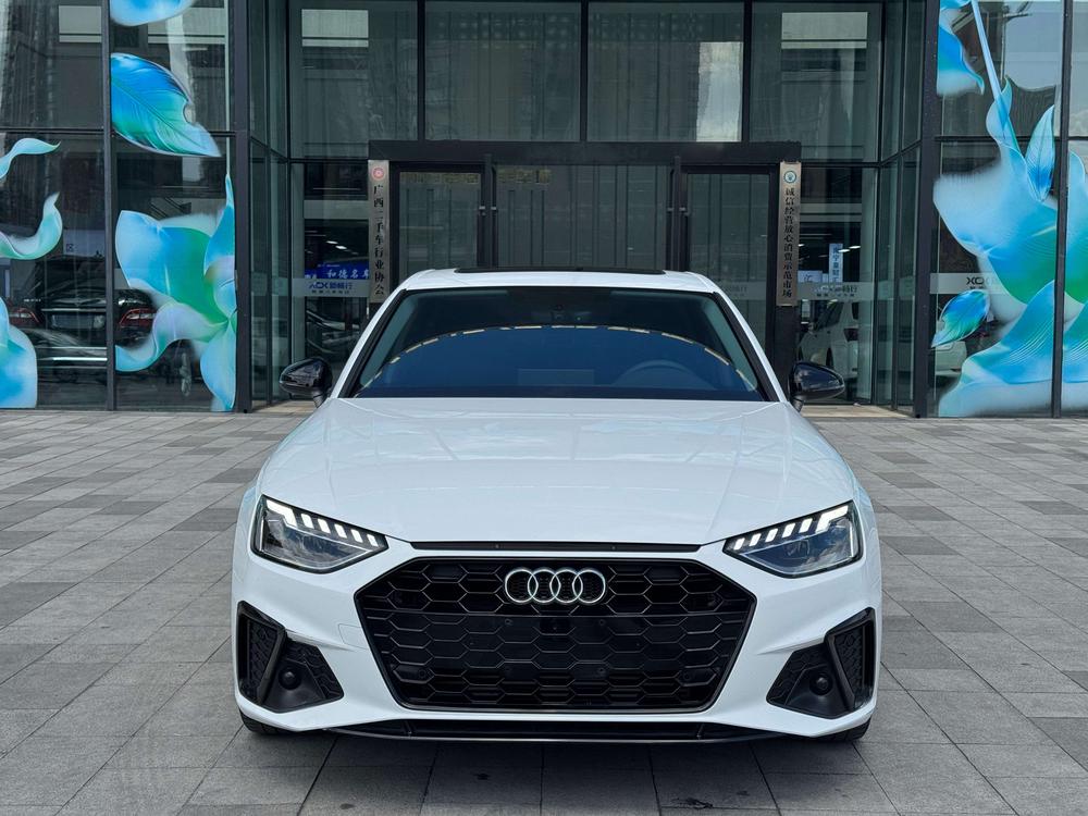 Audi A4L 2022 — фото автомобиля 1