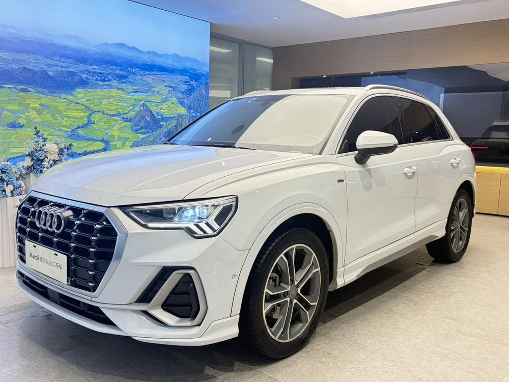 Audi Q3 2021 — фото автомобиля
