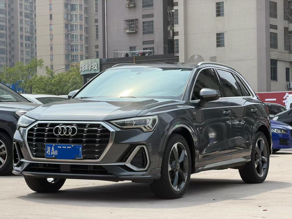 Audi Q3 2022 — фото автомобиля