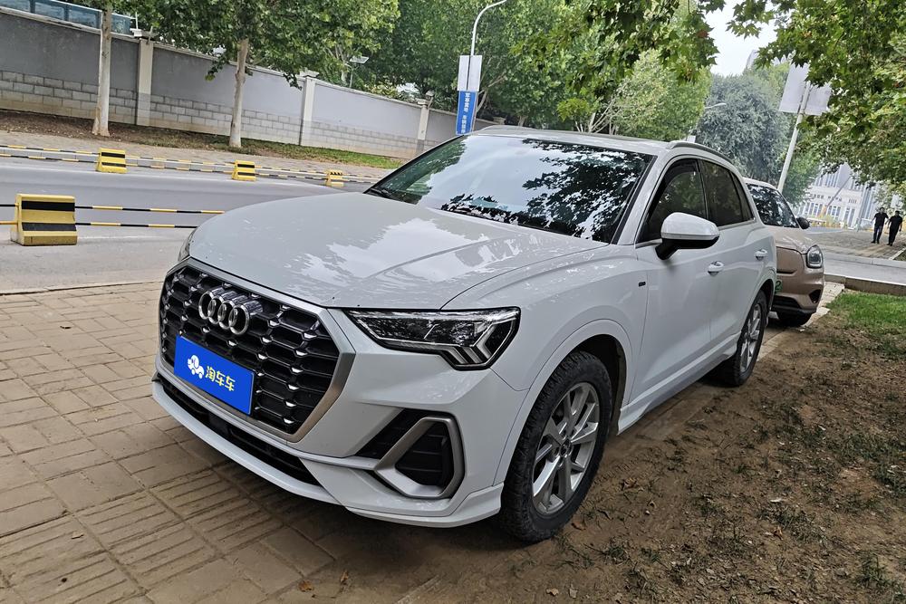 Audi Q3 2019 — фото автомобиля