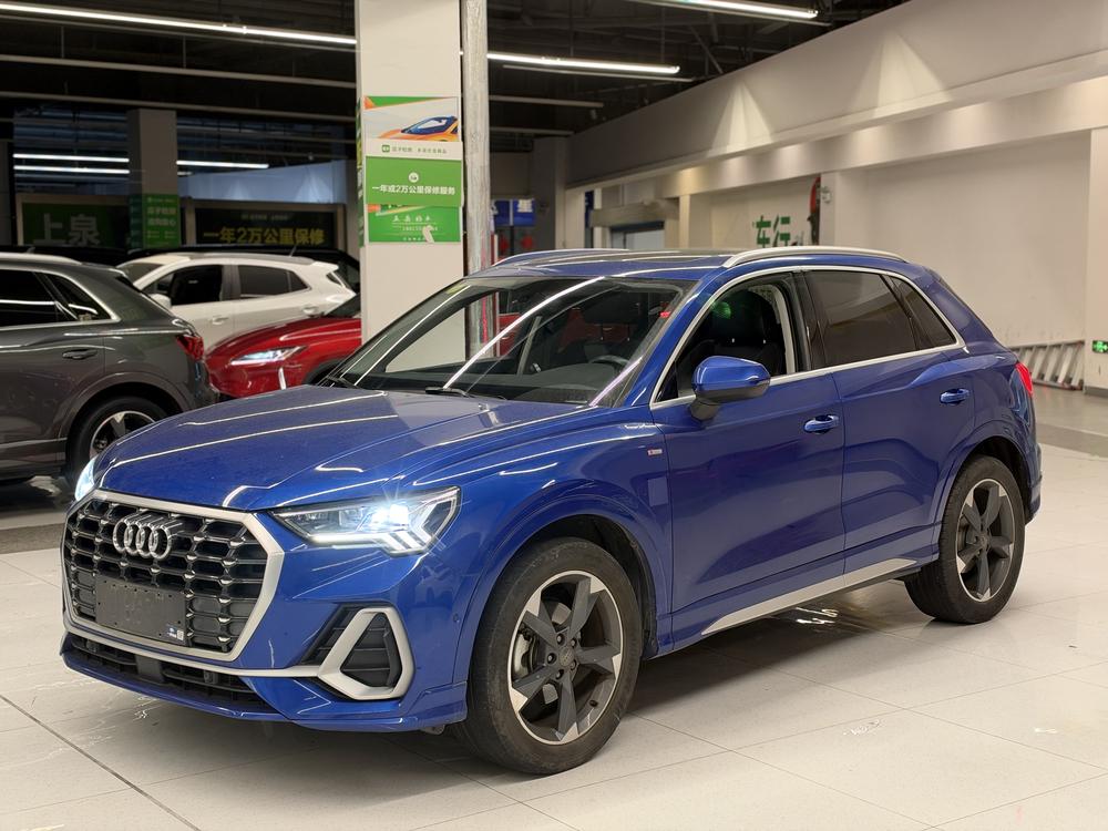 Audi Q3 2021 — фото автомобиля