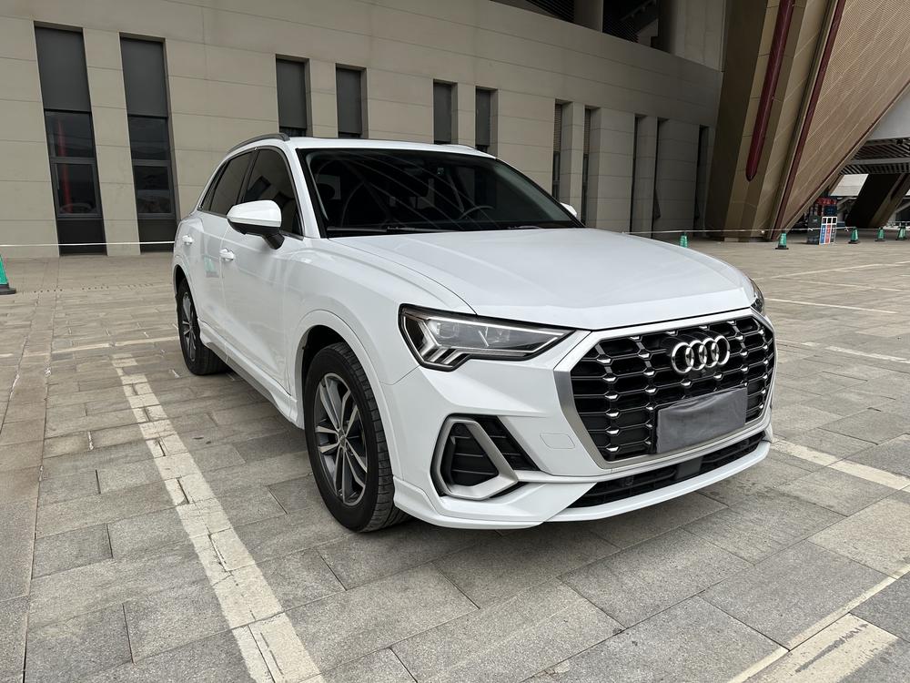 Audi Q3 2021 — фото автомобиля
