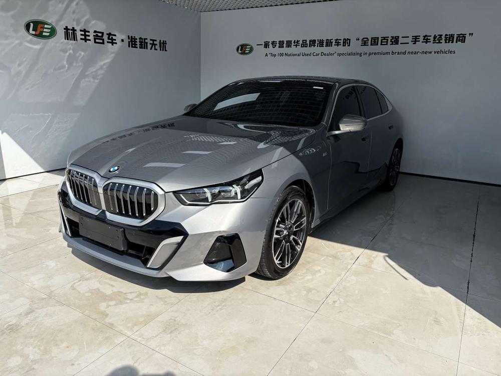 BMW 5-Series 2024 — фото автомобиля