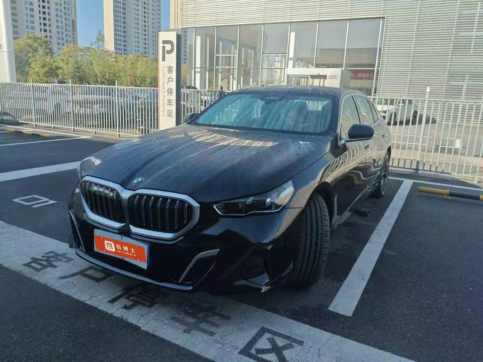 BMW 5-Series 2025 — фото автомобиля