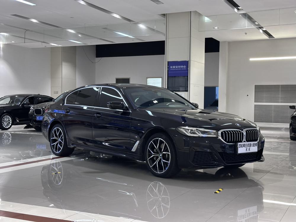 BMW 5-Series 2023 — фото автомобиля