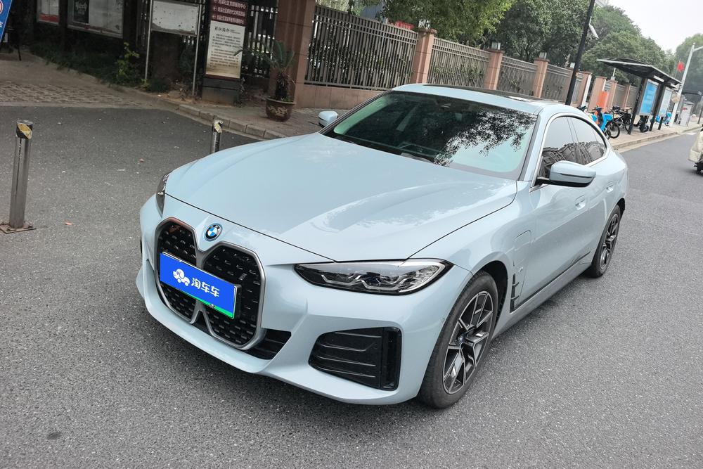 BMW i4 2023 — фото автомобиля 1