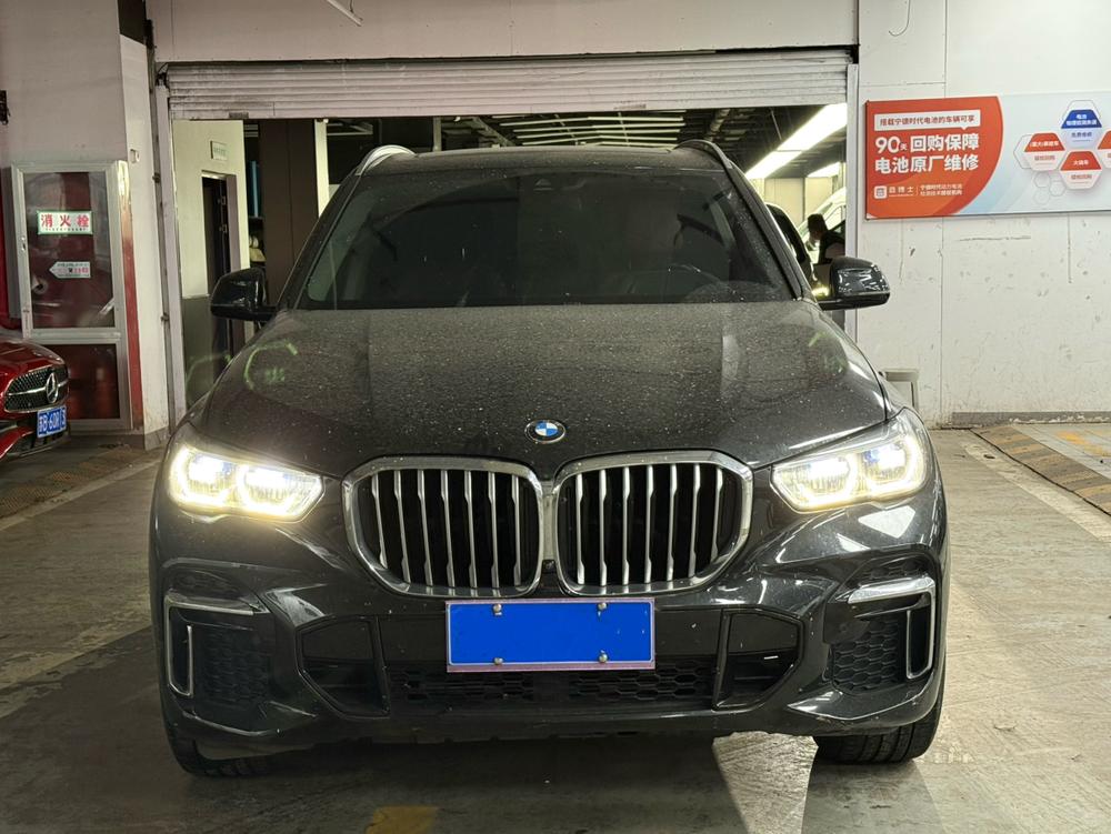 BMW X5 2022 — фото автомобиля