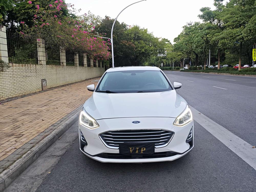 Ford Focus 2019 — фото автомобиля