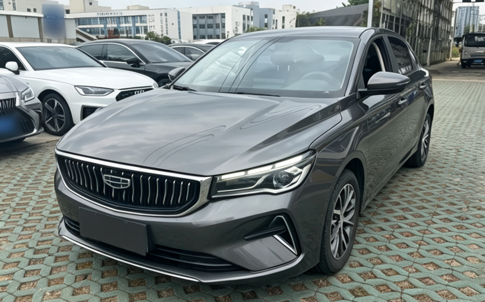 Geely Emgrand 2022 — фото автомобиля 1