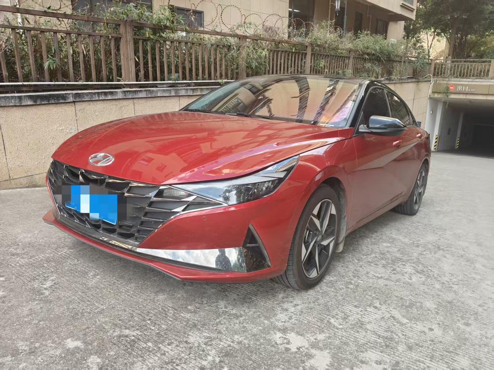 Hyundai Elantra 2022 — фото автомобиля 1