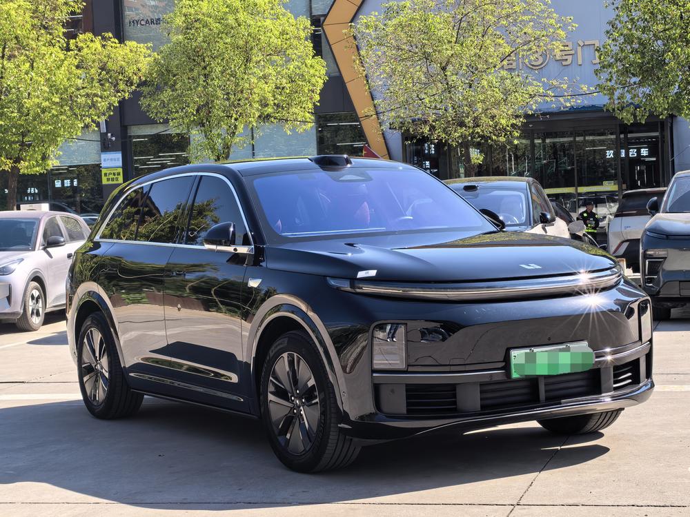 Li Auto L7 2024 — фото автомобиля 1