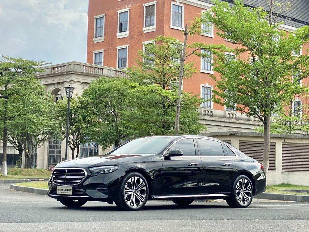 Mercedes-Benz E-Class 2025 — фото автомобиля