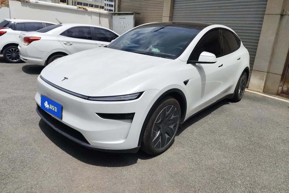 Tesla Model Y L 2026 — фото автомобиля 1