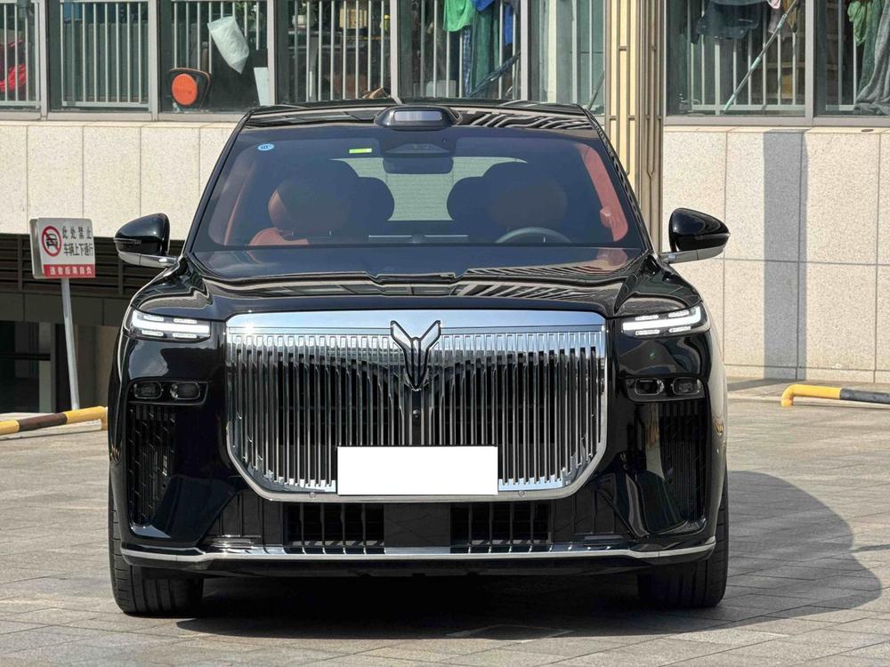 Voyah 岚图泰山 PHEV 2026 — фото автомобиля
