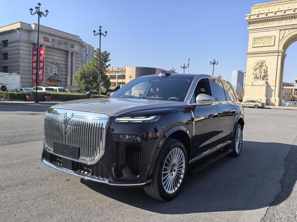 Voyah 岚图泰山 PHEV 2026 — фото автомобиля
